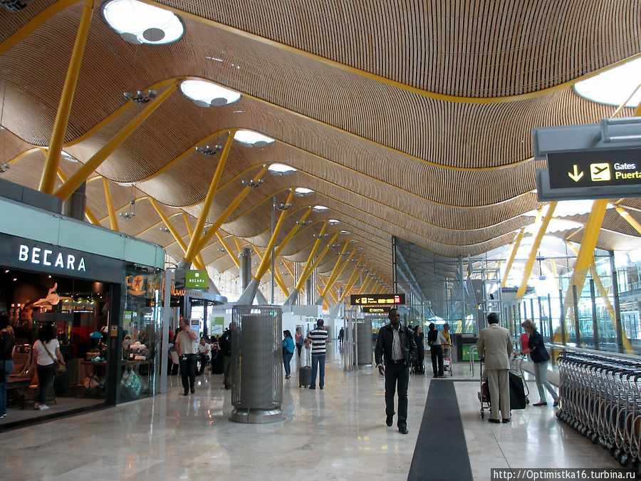 Аэропорт Мадрид-Барахес (Aeropuerto de Madrid-Barajas) Мадрид, Испания