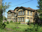 Самое красивое старое здание школы 38, построенной еще при царском режиме.