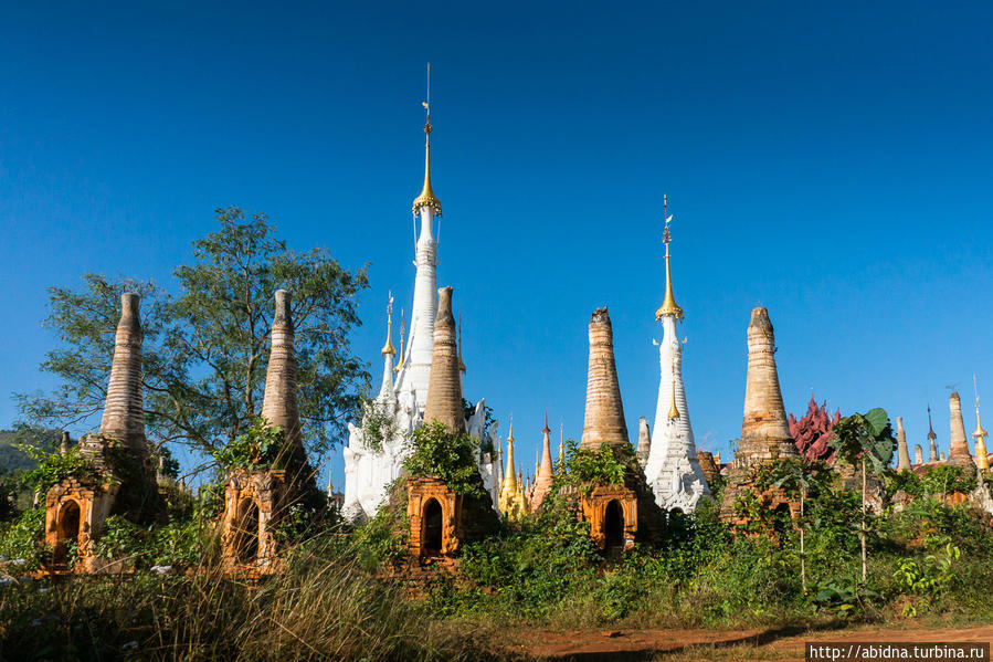 Храмовый комплекс на озере Инле Озеро Инле, Мьянма
