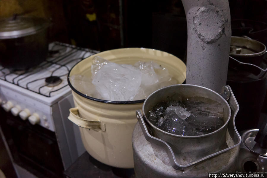 Воду получают изо льда, когда лёд заканчивается — топят снег Качканар, Россия