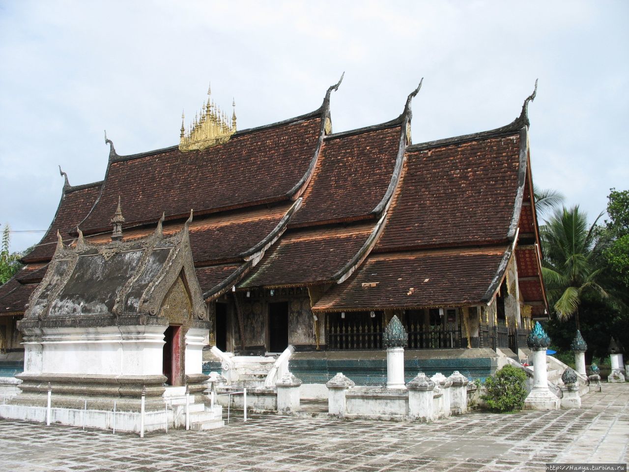 Золотой монастырь Ват Сиенгтхонг / Wat Xieng Thong