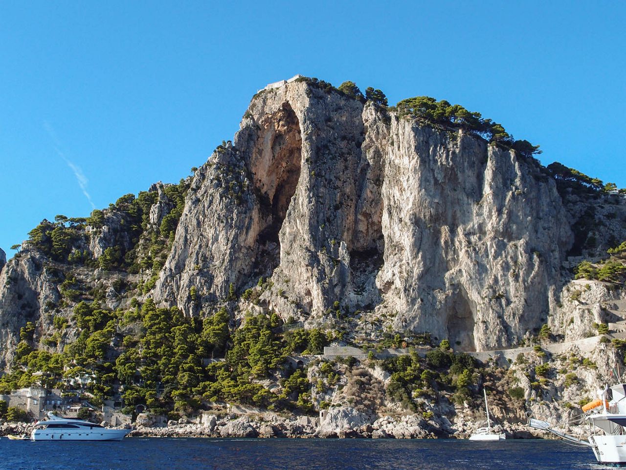 Капри finisterre капри. Духи с острова капри. Остров капри ресторан на берегу часы. Род остров капри. Остров капри род.