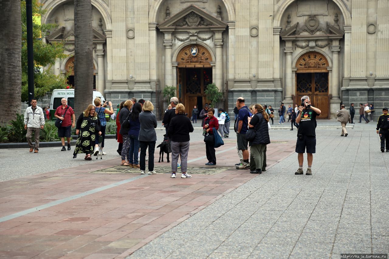 Площадь Пласа де Армас и Кафедральный Собор Сантьяго де Чили
