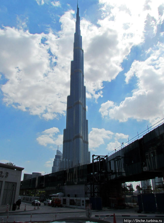 Мы садимся на станции Дубаи Молл/ Буржд Халифа Дубай, ОАЭ