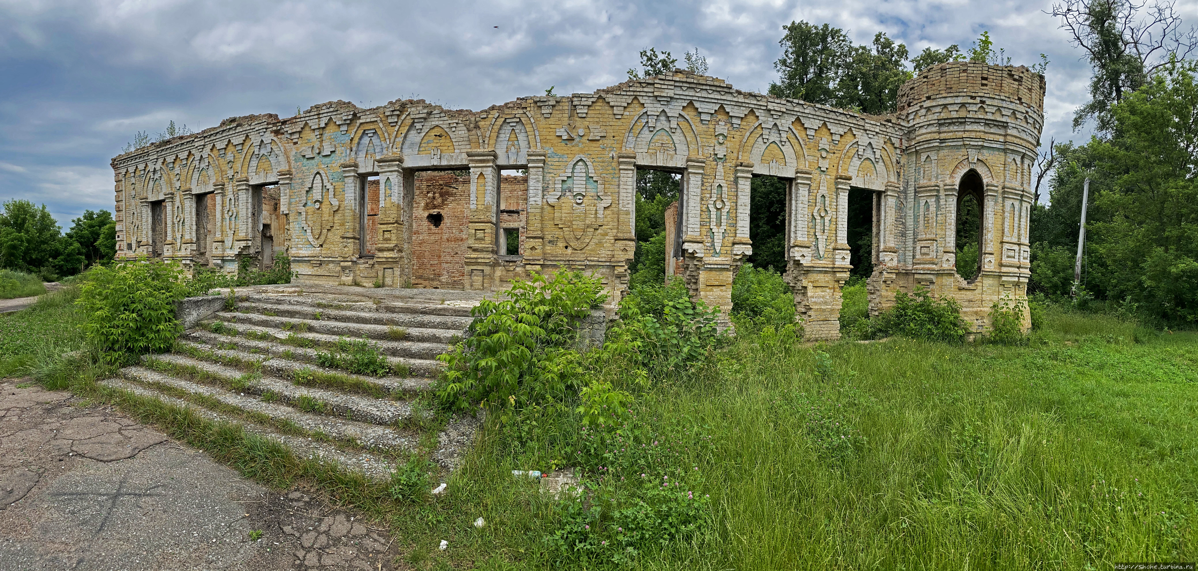 Развалины усадьбы рода Остен-Сакен Немешаево, Украина