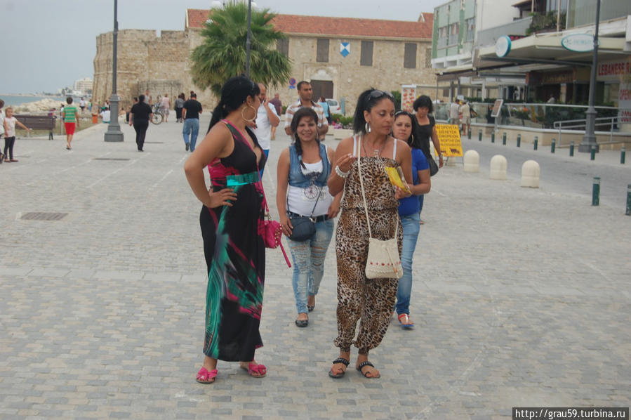 Ларнака. Люди на улицах Ларнака, Кипр