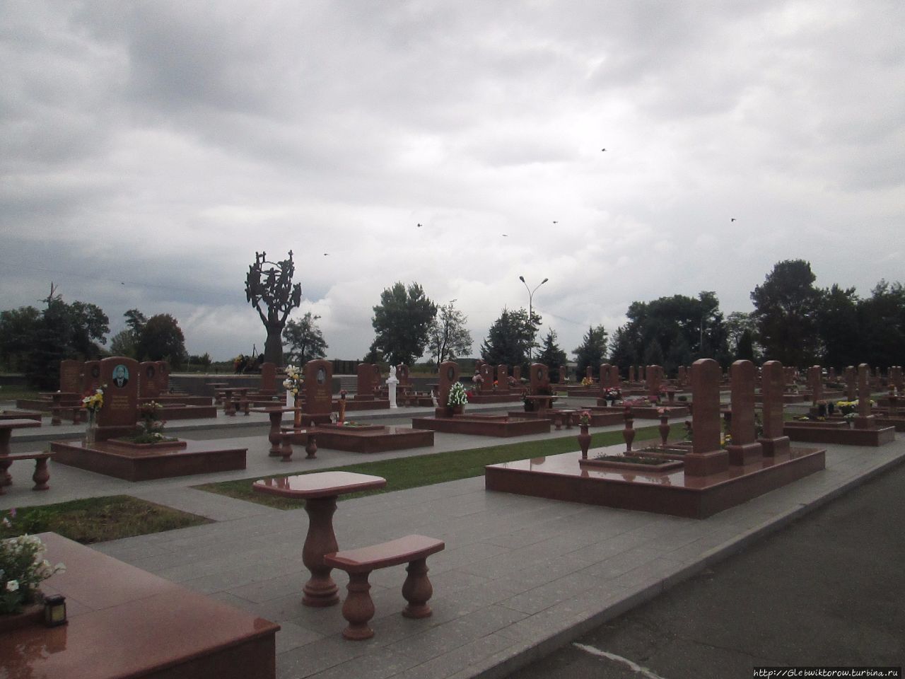 Прогулка на мемориальное кладбище Беслан, Россия