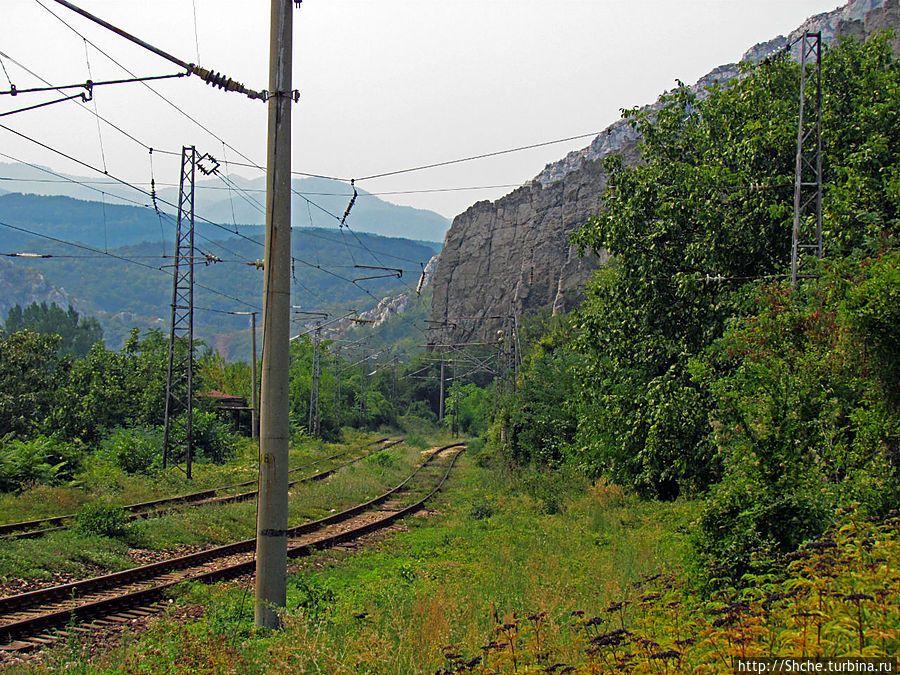 справа начало Искырского ущелия Ждем минут десять Врачанская область, Болгария