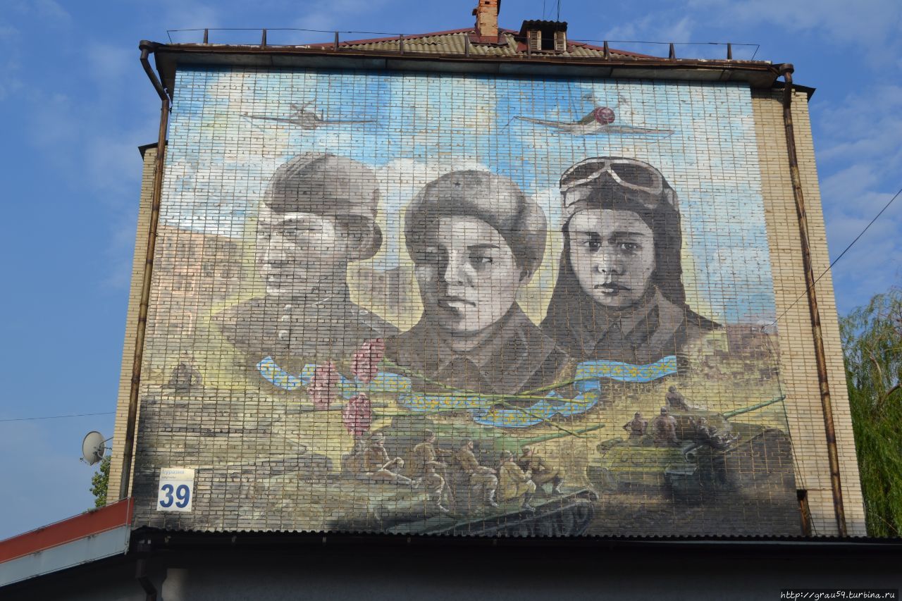 Граффити с изображением трех казахских героинь Уральск, Казахстан