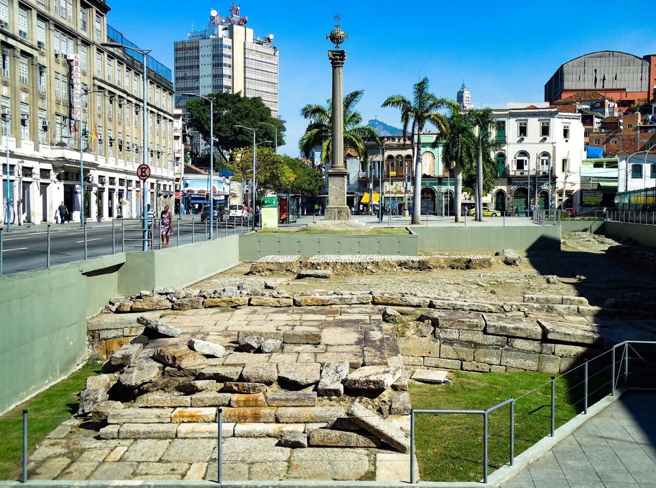 Раскопки причалов Валонго / Cais do Valongo