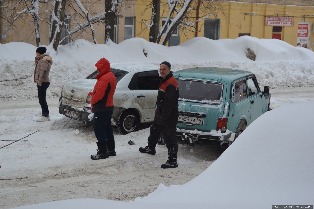 Саратов. Через день после обильного снегопада Саратов, Россия