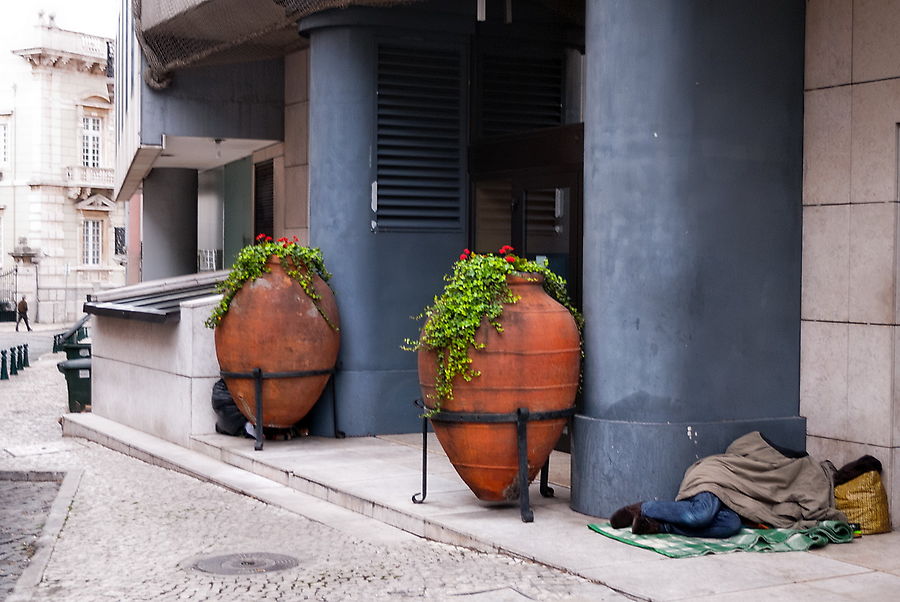 Тут соня устроился немножко поудобнее.