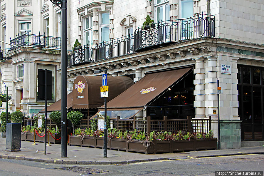 само кафе рялдом, через небольшую улицу Old Park Ln Лондон, Великобритания
