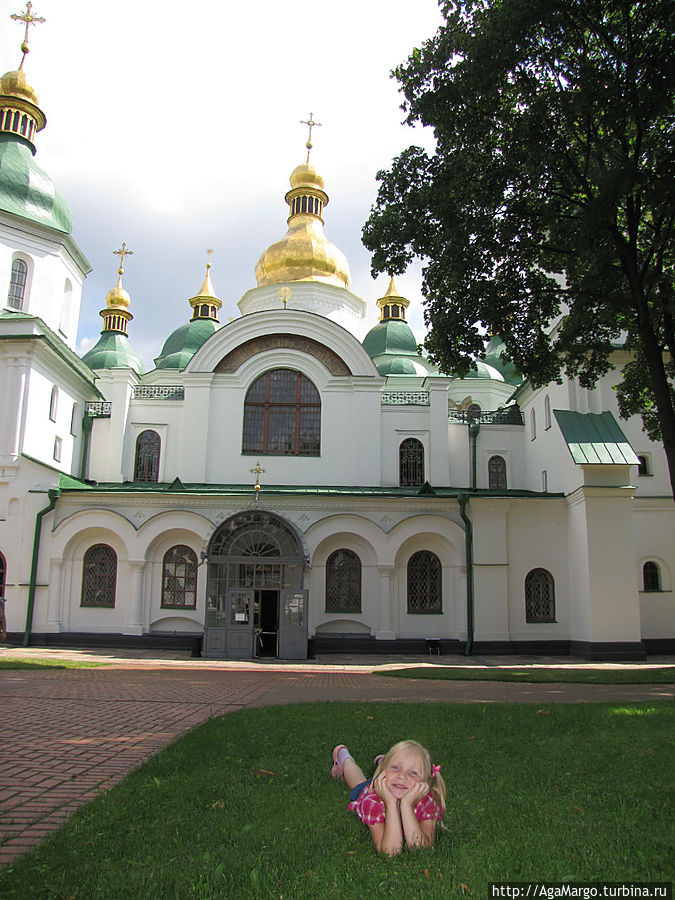 Благодать парка вокруг Софийского собора Киев, Украина