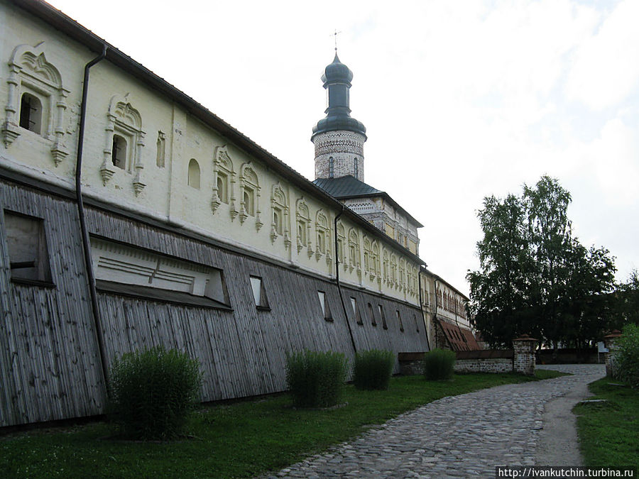 Действующий Кирилло-Белозерский монастырь Кириллов, Россия