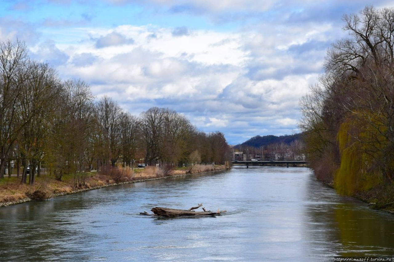 Ручей который однажды может смыть АЭС... Ландсхут, Германия Ручей который однажды может смыть АЭС... Ландсхут, Германия