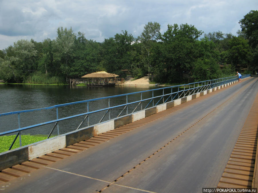 Переходим реку  по этому мосту Змиёв, Украина