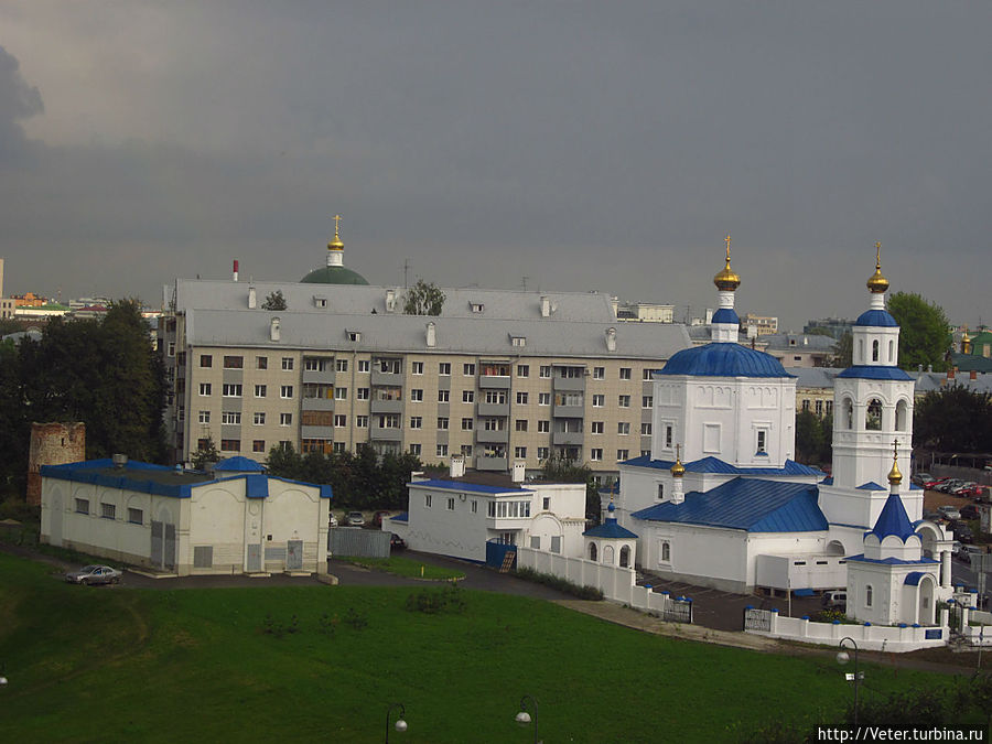 Неподалеку от Кремля расположилась довольна старинная православная часовня.