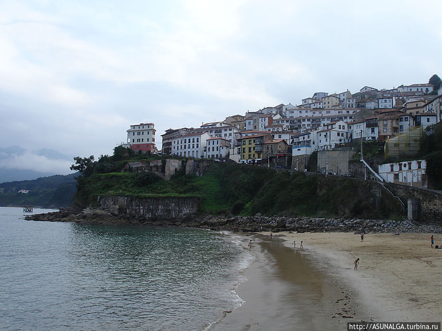 палеонтологический музей в области Раса-де-Сан-Тельмо муниципалитета Колунга, Астурия, Испания. Расположен на горе Раса-де-Сан-Тельмо. Из музея видны, в частости, Бискайский залив, Сьерра-дель-Сьеве и Пикус-де-Европа.