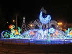 Ледяной фонтан Царь-рыба на Театральной площади.