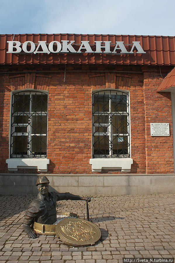 Памятник улыбчивому водопроводчику :) Рыбинск, Россия