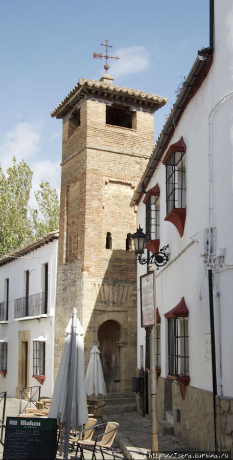 По пути к центру проходим Alminar de San Sebastián — первоначально минарет, а потом- звонница. Ронда, Испания