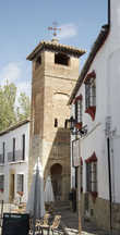 По пути к центру проходим Alminar de San Sebastián — первоначально минарет, а потом- звонница.