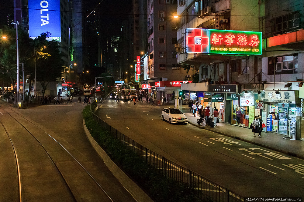 Эскалаторы, трамваи и вечерний Гонконг. Остров Гонконг, Гонконг