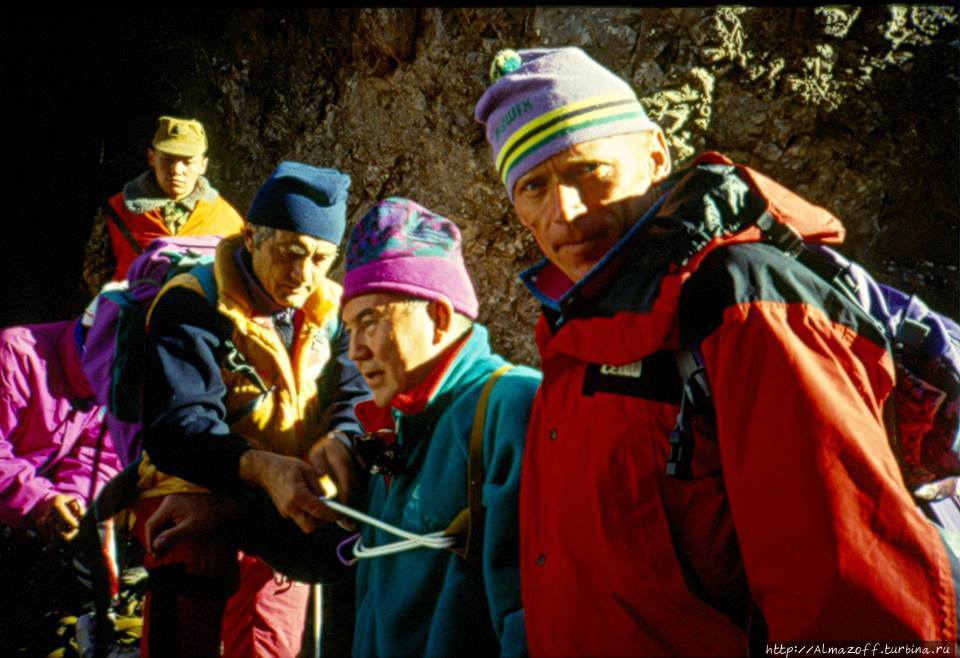 Как президент, мэр Алматы и горный гид на пик Абая ходили Иле-Алатауский Национальный Парк, Казахстан