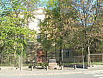Набережная Фонтанки 132. Александровская больница была открыта в 1866 году на личные средства императора Александра II. Здесь был памятник Александру II. Памятник убрали, постамент остался.