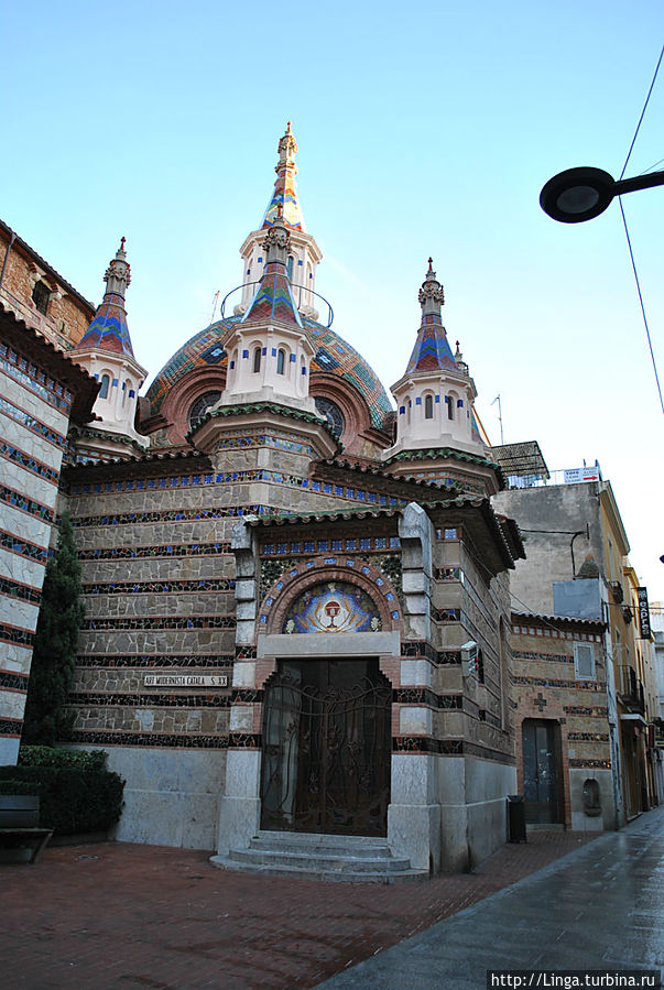 Церковь за отелем Ллорет-де-Мар, Испания