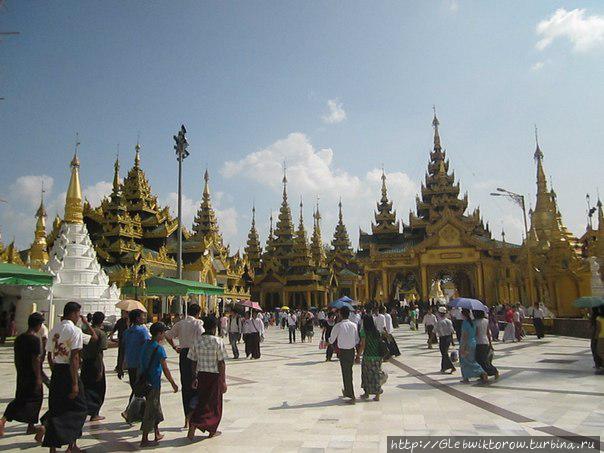 Посещение Шведагона Янгон, Мьянма