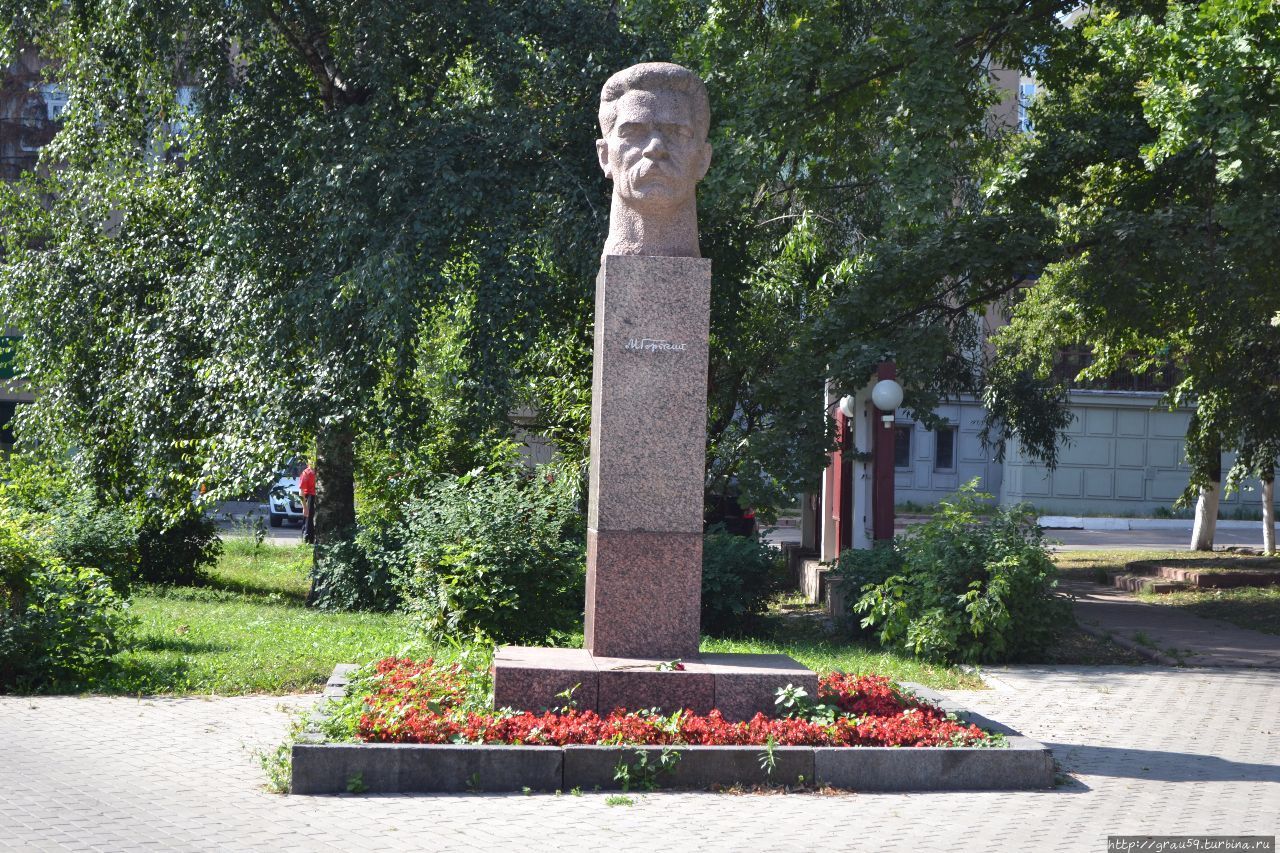 Памятник Максиму Горькому / A Monument To Maxim Gorky