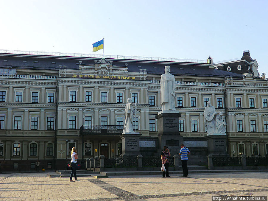 Монумент княгине Ольге Киев, Украина