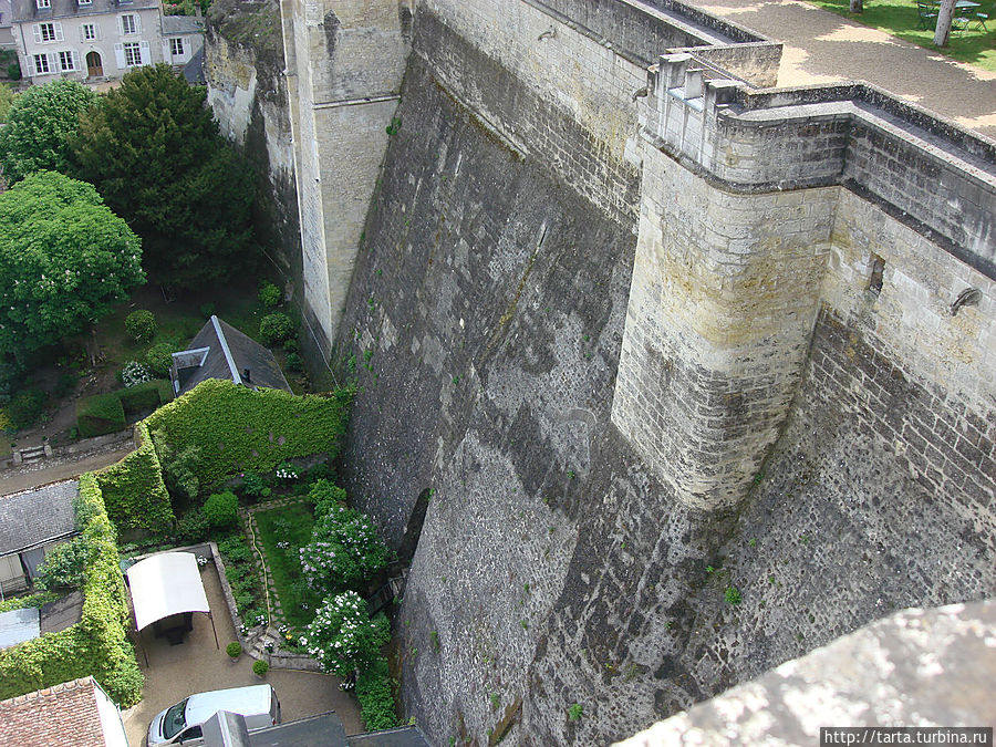 40-метровые стены крепости Амбуаз, Франция