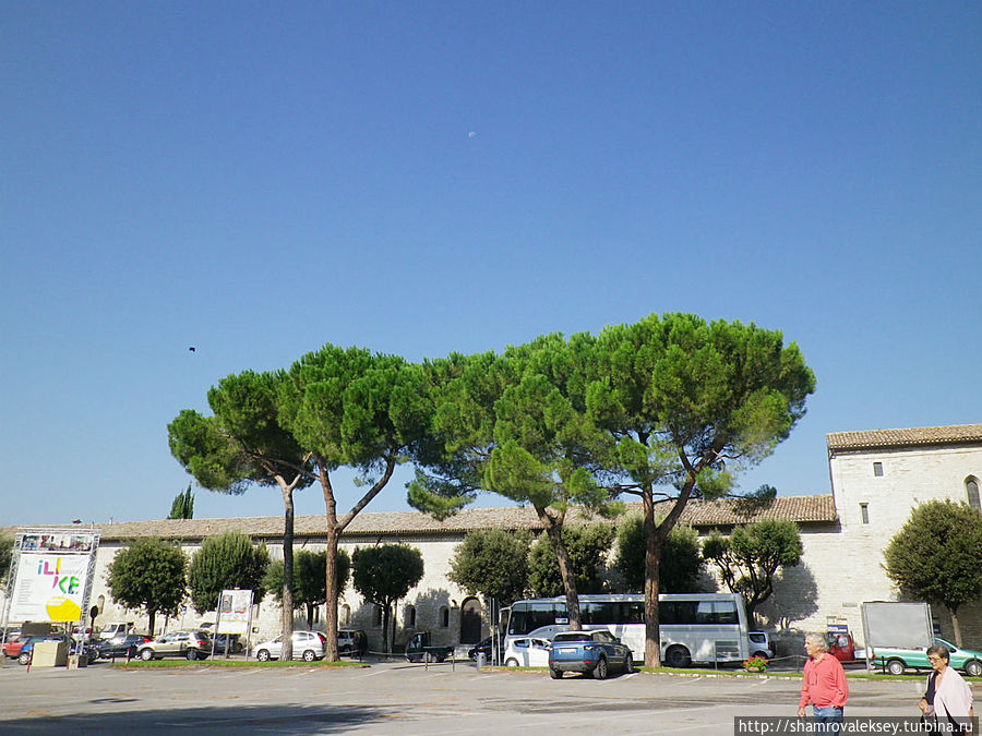 Губбио. Лоджия стрелков и площадь 40 мучеников Губбио, Италия