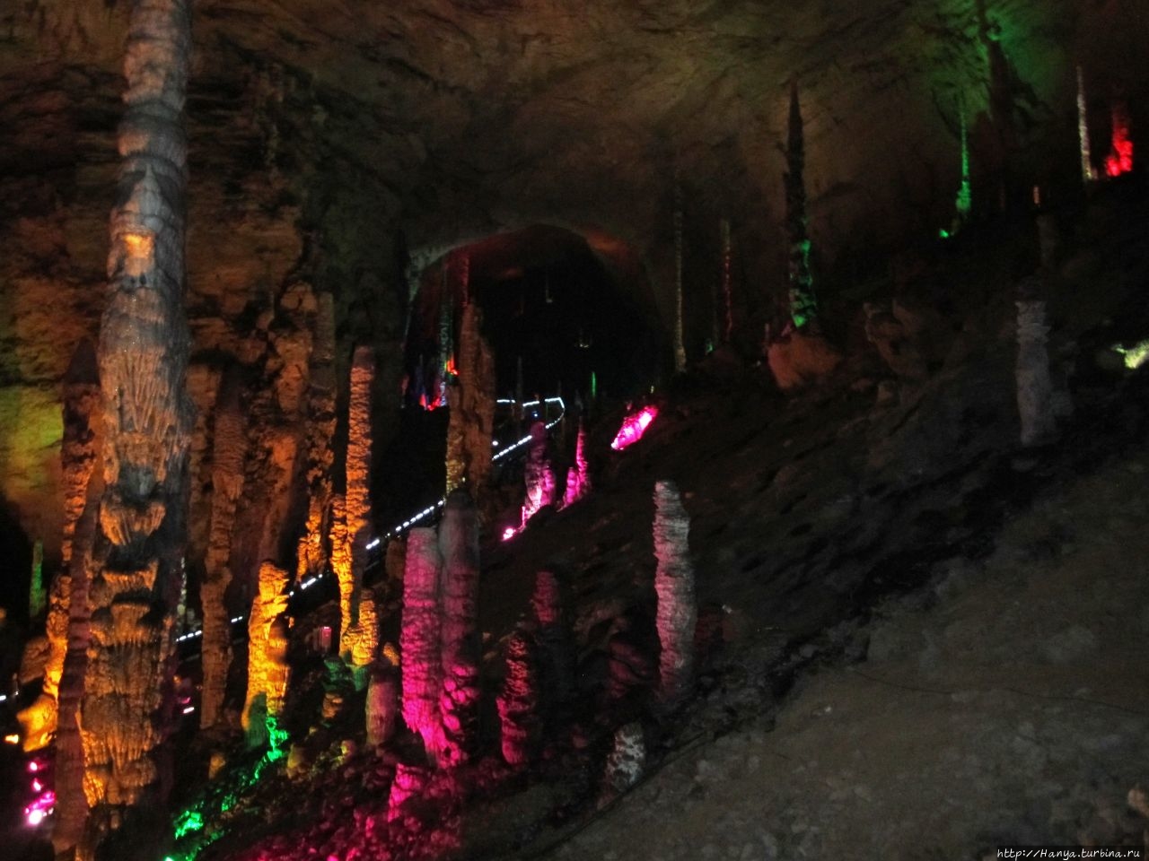 Пещера Желтого Дракона  Хуанлундун Чжанцзяцзе Национальный Лесной Парк (Парк Аватар), Китай