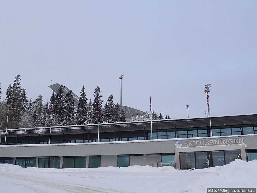 Трамплин Holmenkollen зимой Осло, Норвегия