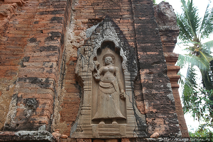 Храм Лолей. Стражница-женщина. Фото из интернета Ангкор (столица государства кхмеров), Камбоджа