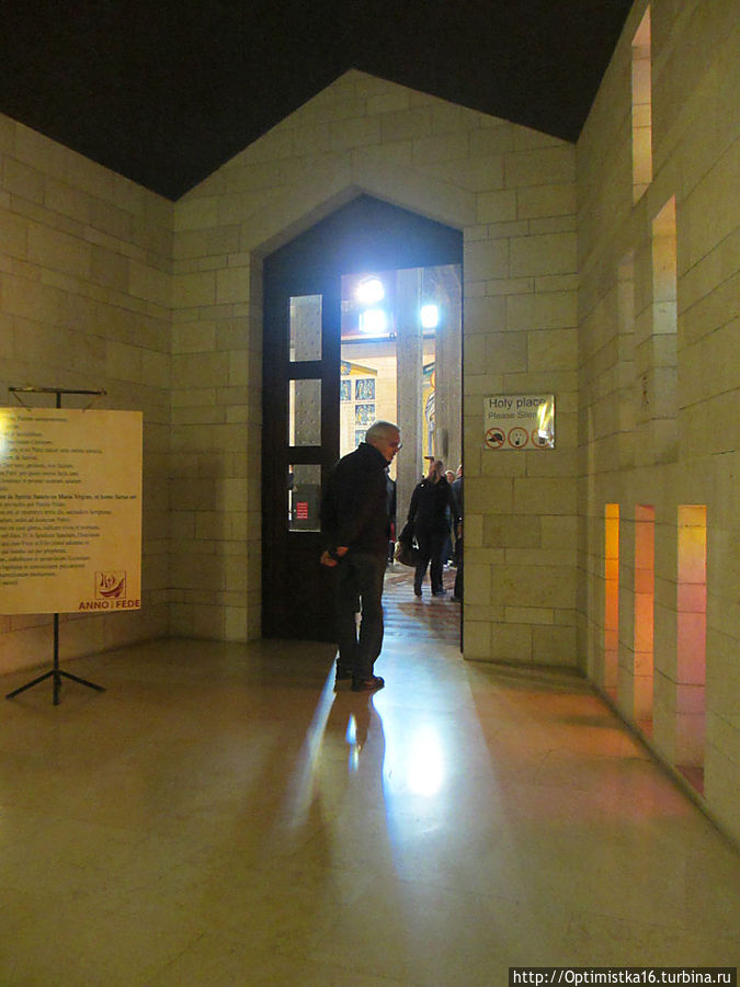 Входим в зал для молящихся