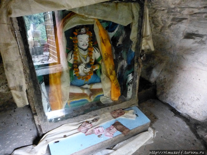 Святая статуя Махасиддхи Наропы, найденная в его пещере для медитации возле Пашупатинатха в Катманду.