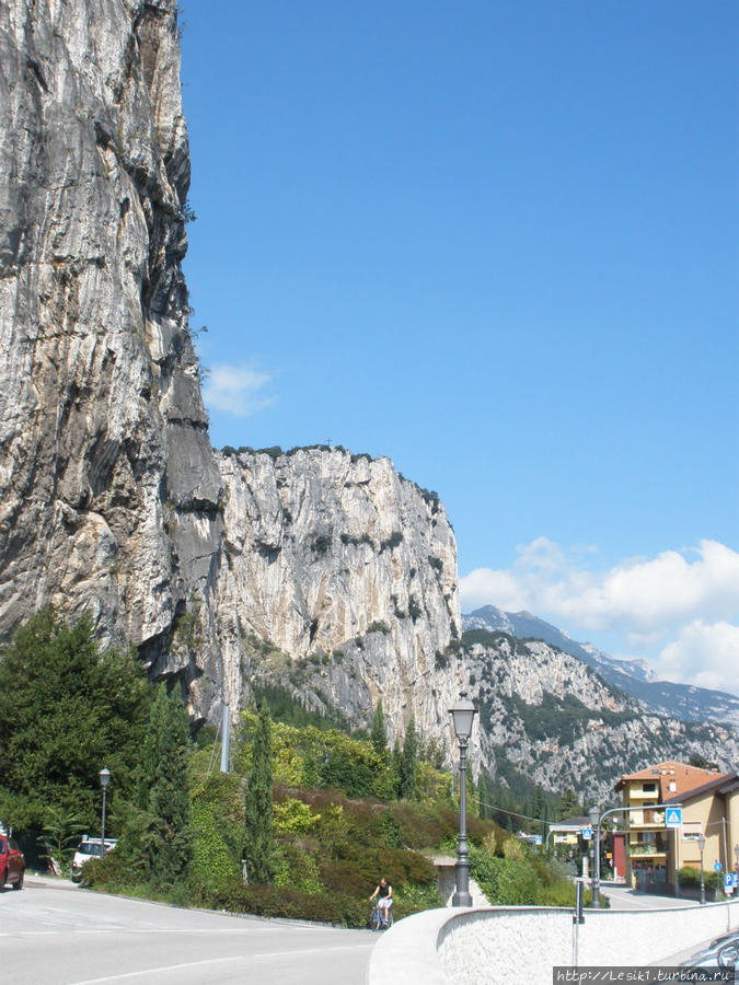 А это, собственно, и есть те скалы, по которым проходит Виа Феррата Арко, Италия