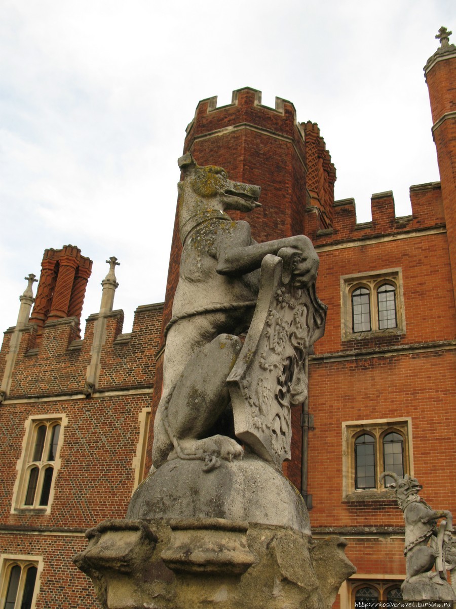Hampton Court Palace и Bushy Park