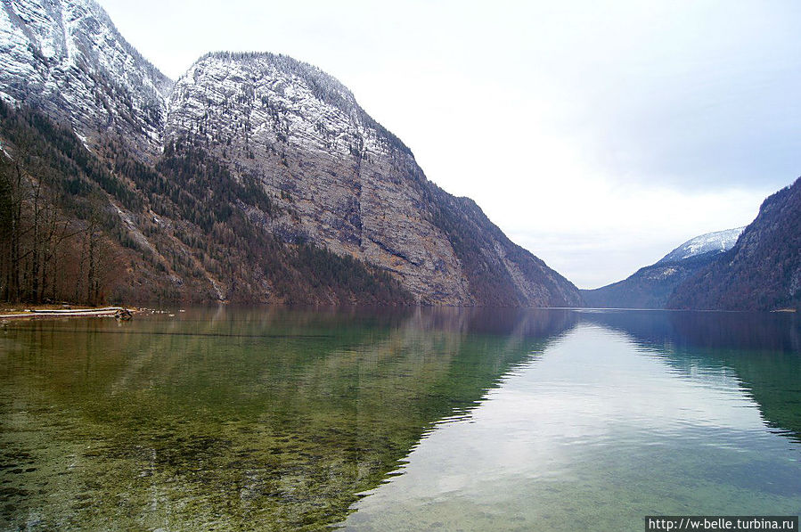 Расположение озера среди высоких гор порождает чистое и ясное по звуку эхо. По традиции, принято во время экскурсии по воде остановиться и протрубить, чтобы продемонстрировать эхо. Рамзау-Берхтесгаден, Германия