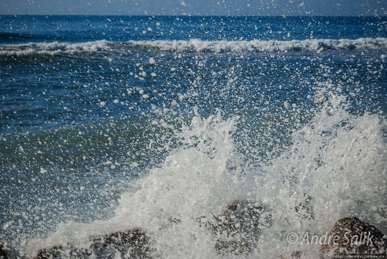Прибой на Средиземном Ситжес, Испания