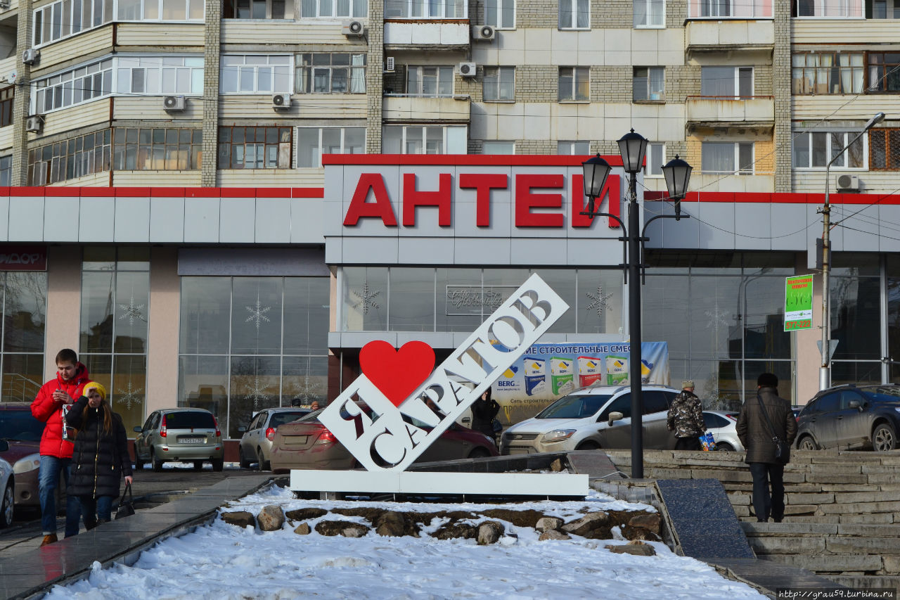 На углу Волжской и Октябр