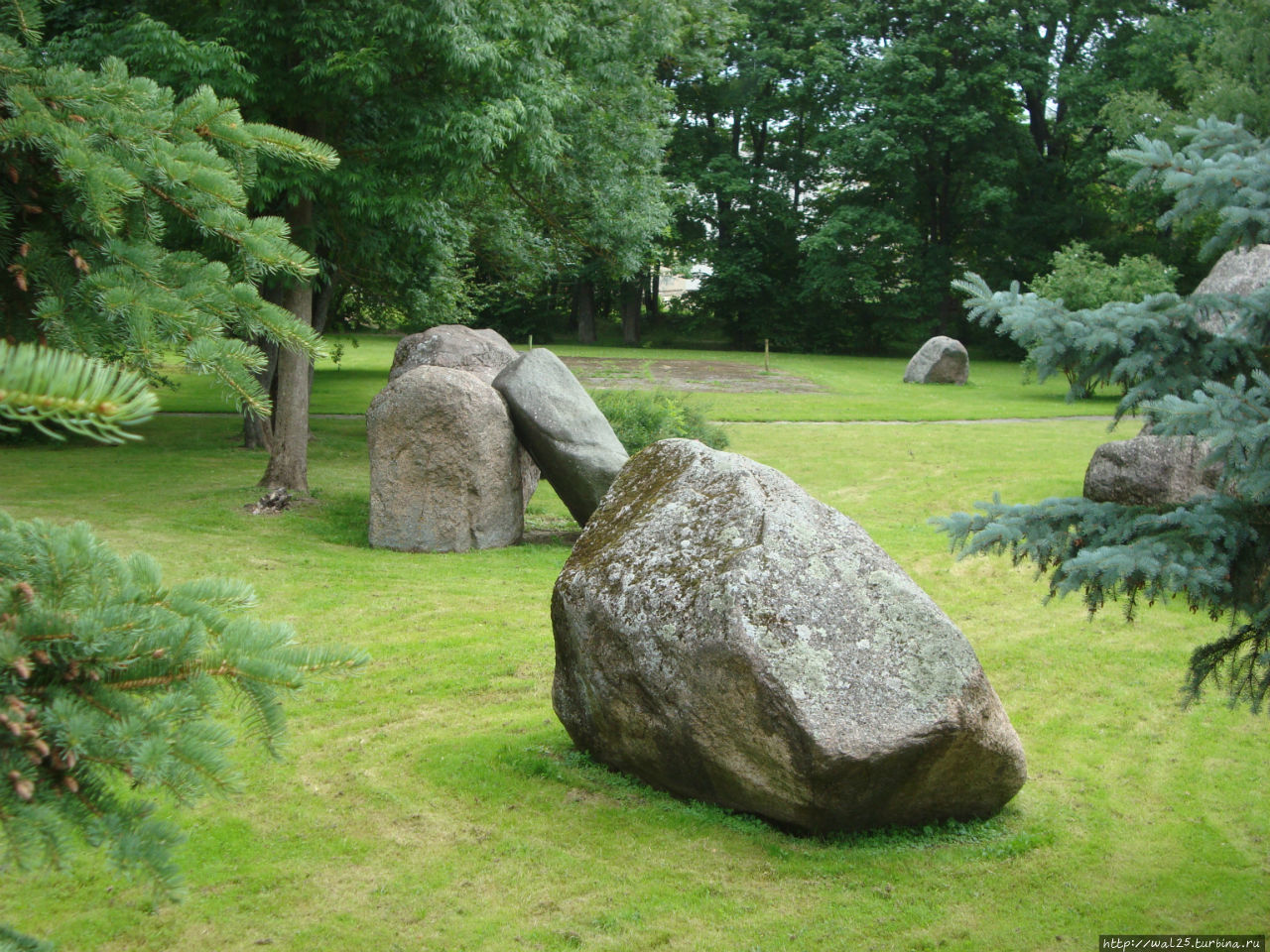 Громадные камни для композиций собирали по полям Балвского края. Комплекс уже стал достопримечательностью Балвский район, Латвия