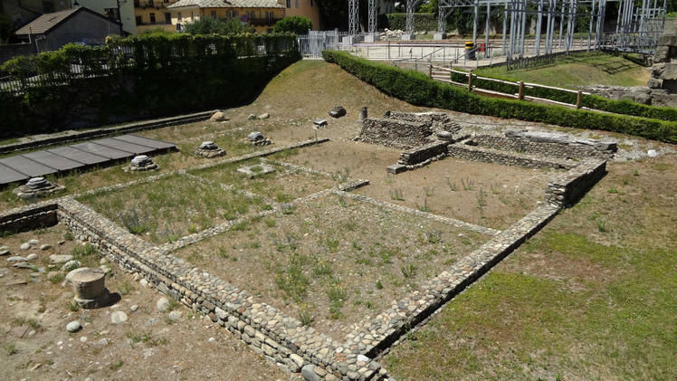 Стены древне-римских домо