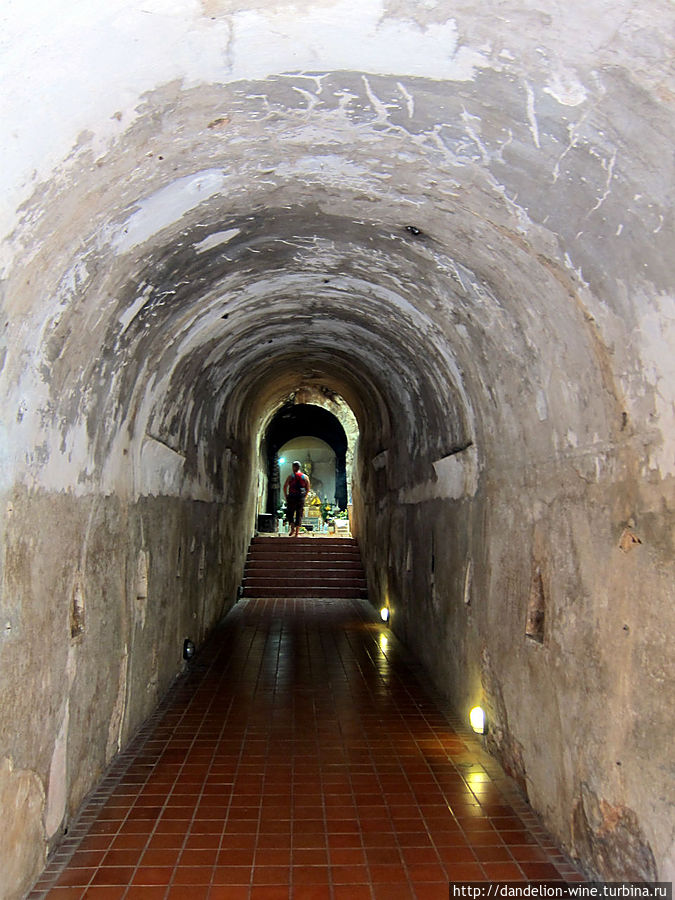 Лесной монастырь Ват Умонг (Wat Umong) Чиангмай, Таиланд