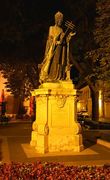 Памятник Папе Инноекнтию XI, которого в народе называют спасителем Венгрии и приписывают большие заслуги в деле освобождения этих земель от турецкой осады.